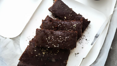 Brownie de chocolate com pasta de amendoim